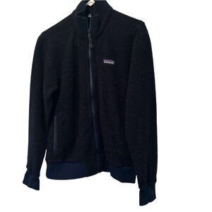 Women’s blue fuzzy Patagonia zip up pockets